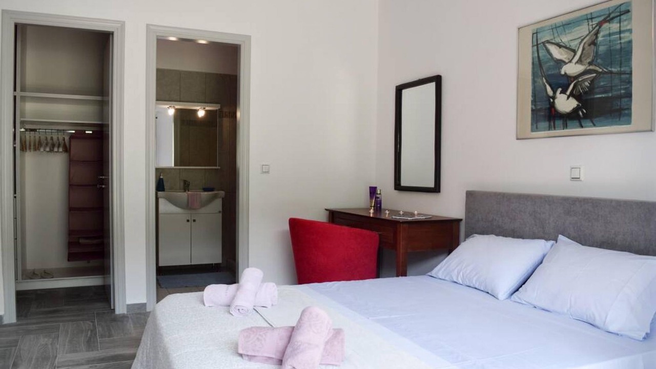 Photo of Bedroom in Dhrakata