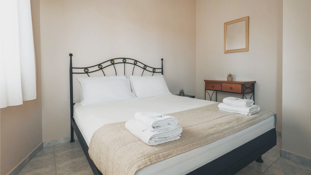 Photo of Bedroom in Neromilos