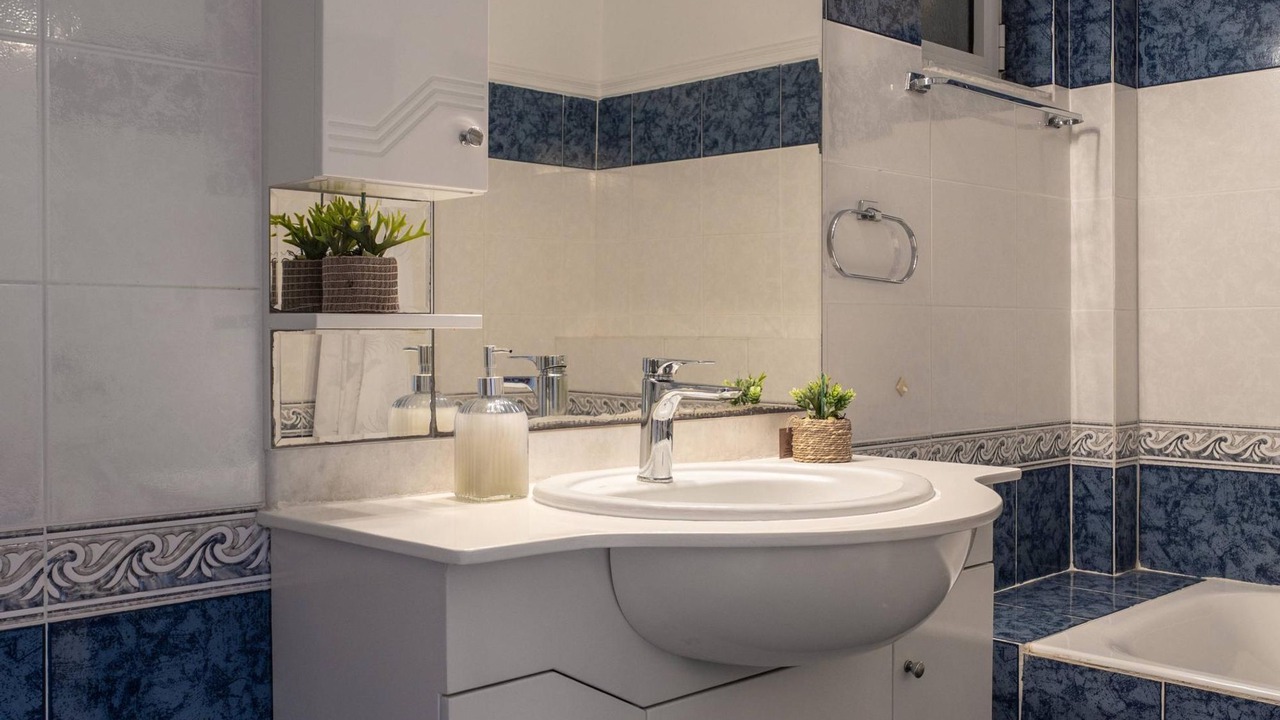 Photo of Bathroom in Neromilos
