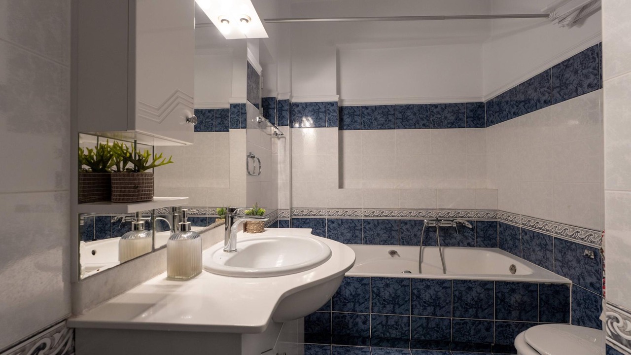 Photo of Bathroom in Neromilos