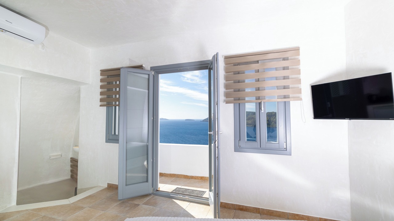 Photo of Bedroom in Oia