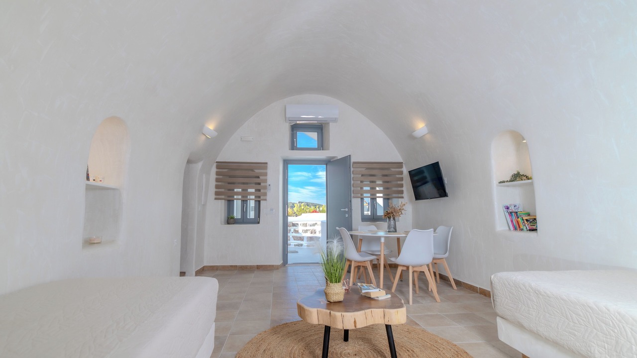 Photo of Bedroom in Oia