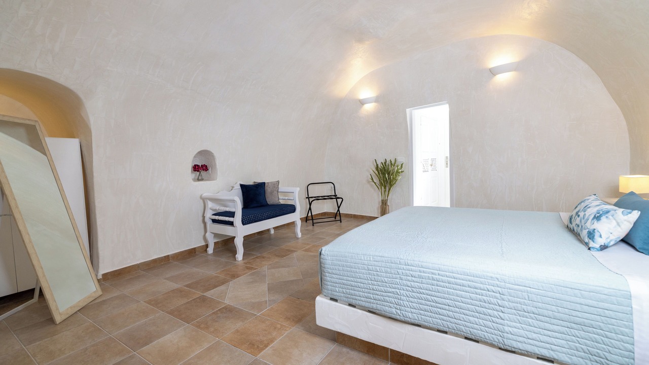 Photo of Bedroom in Oia