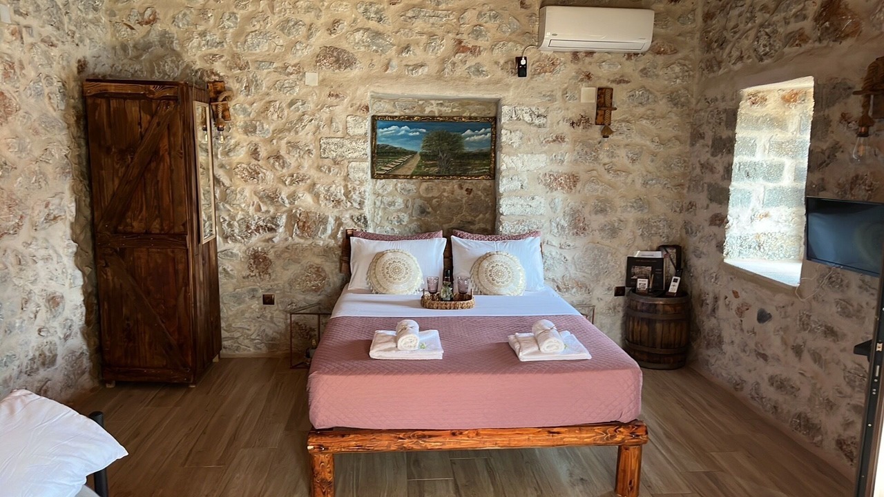 Photo of Bedroom in East Mani