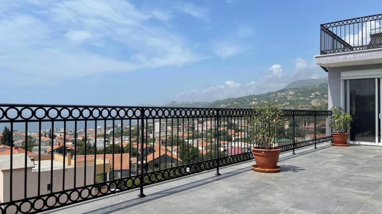 Photo of Patio Balcony in Bar
