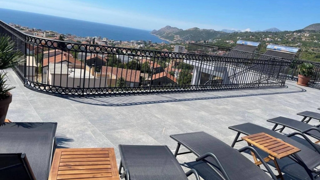 Photo of Patio Balcony in Bar