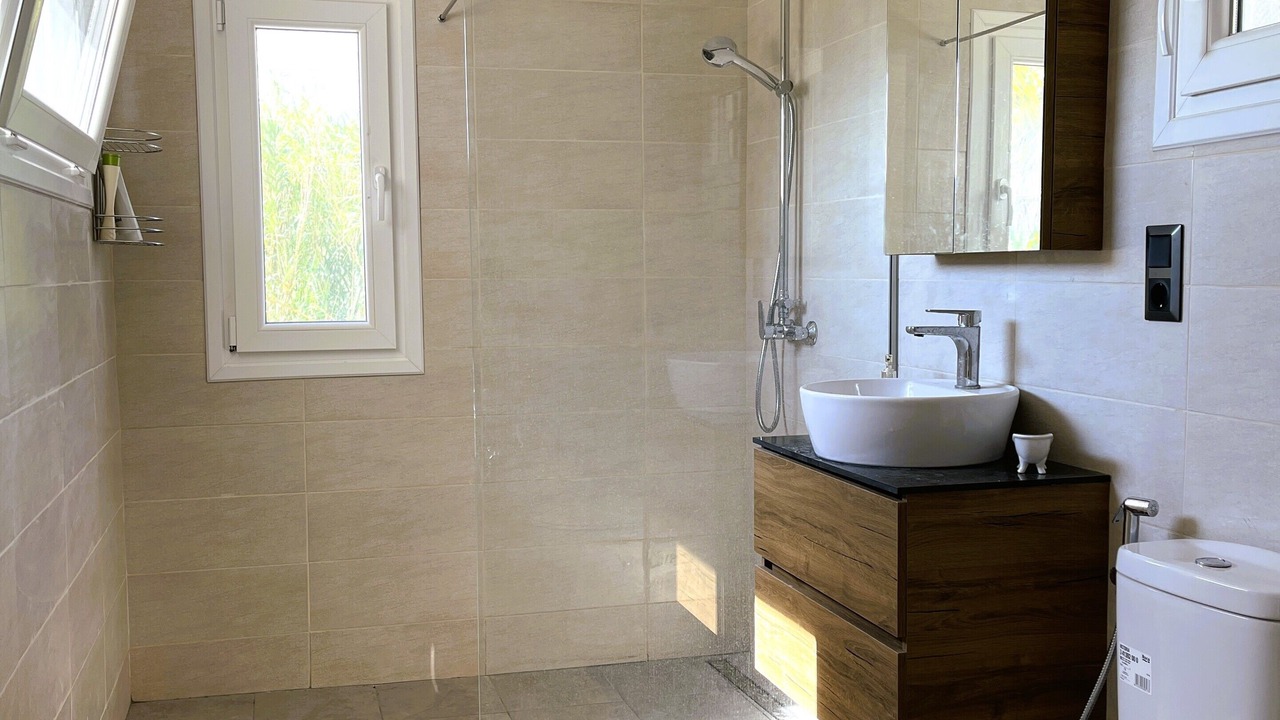 Photo of Bathroom in Petaleia