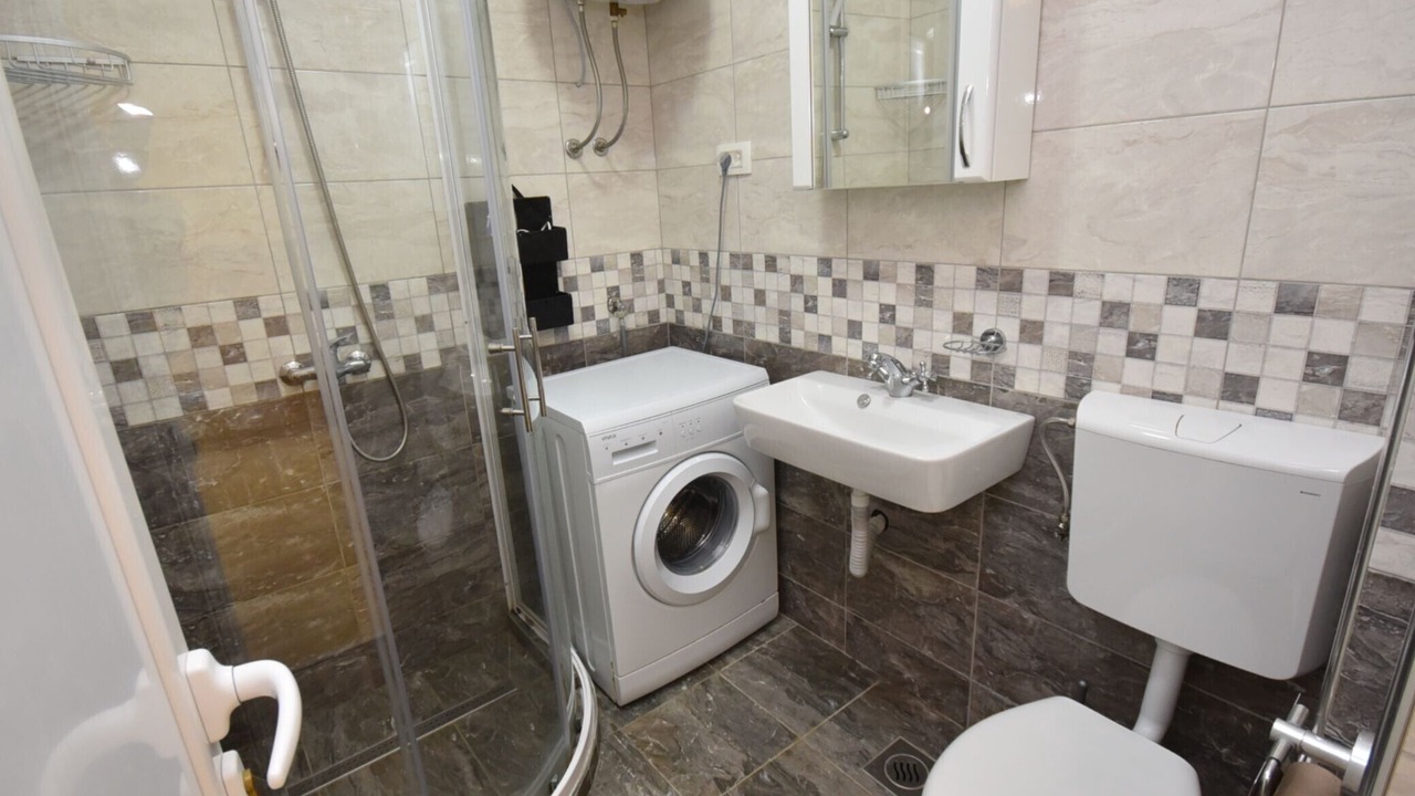Photo of Bathroom in Igalo