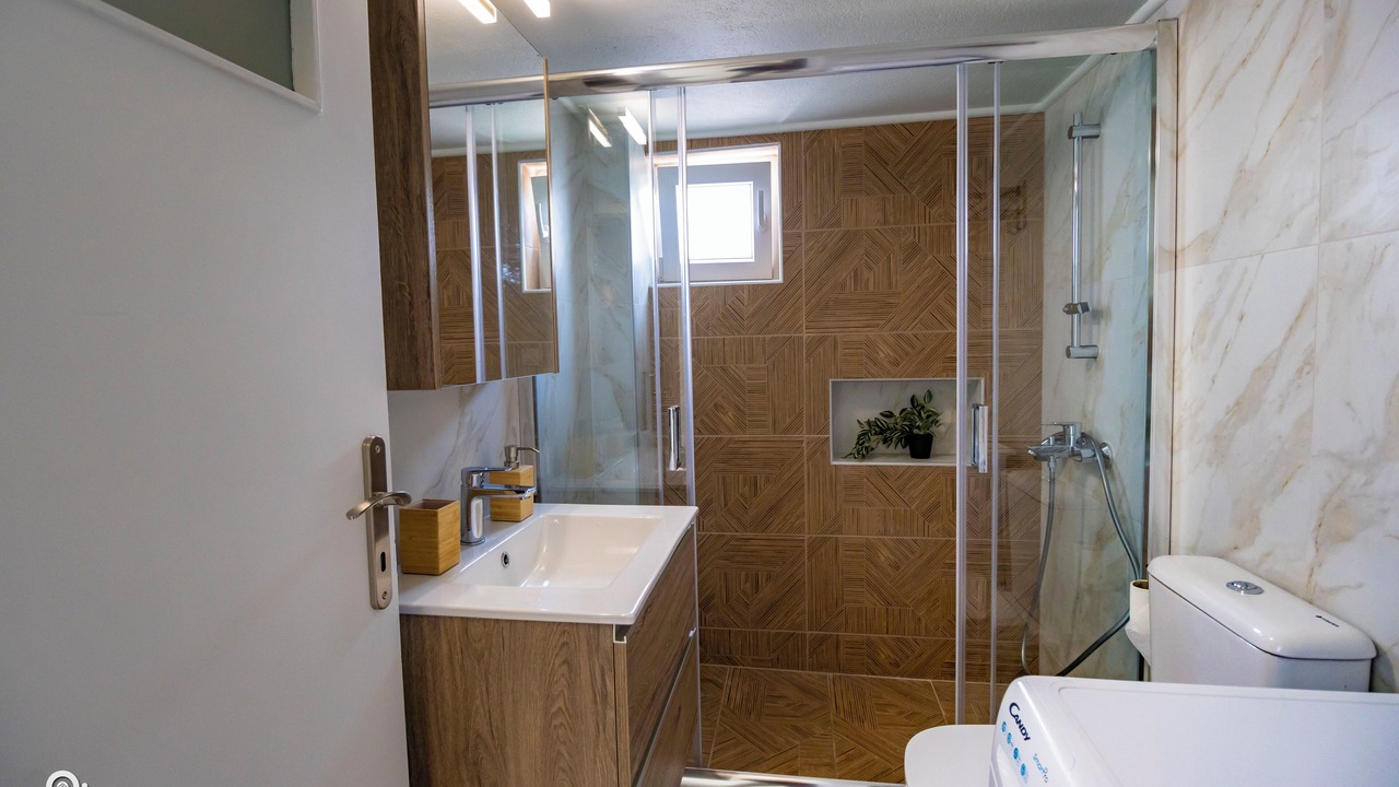 Photo of Bathroom in Aigaleo