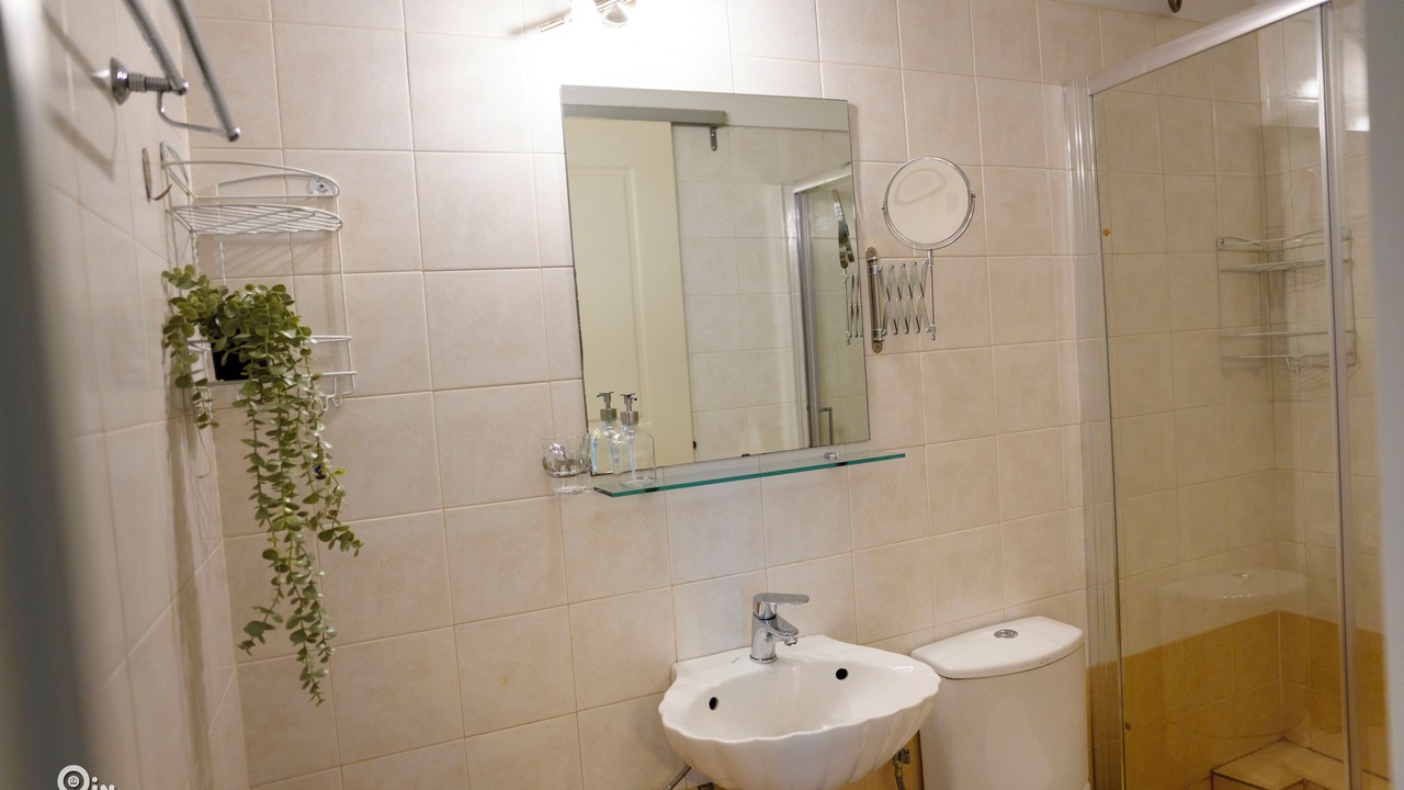 Photo of Bathroom in Aigaleo