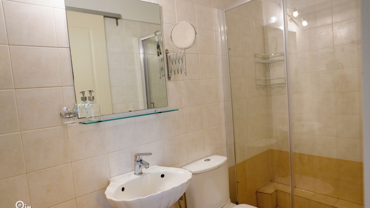Photo of Bathroom in Aigaleo