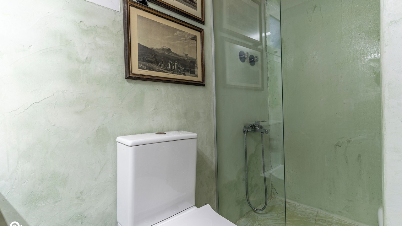 Photo of Bathroom in Aigaleo