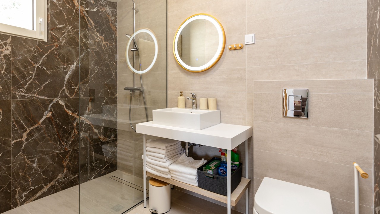 Photo of Bathroom in Igalo