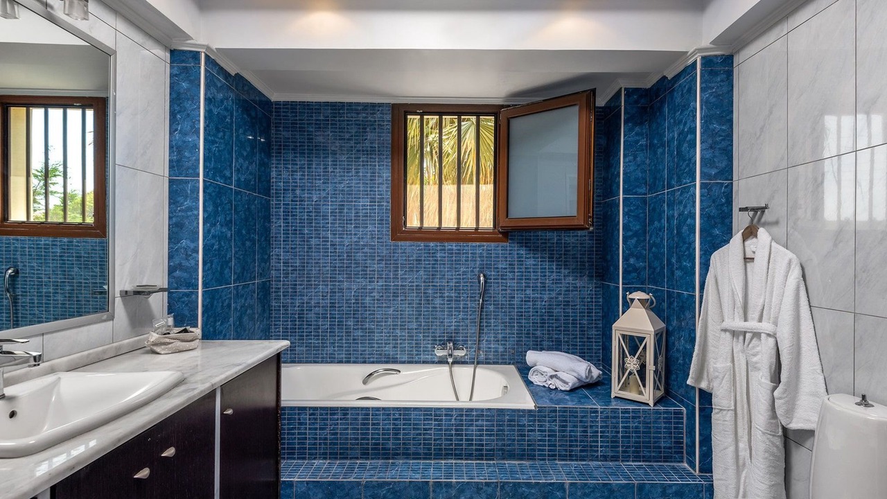 Photo of Bathroom in Ialyssos