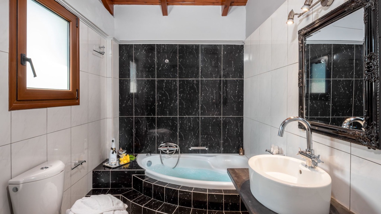 Photo of Bathroom in Ialyssos
