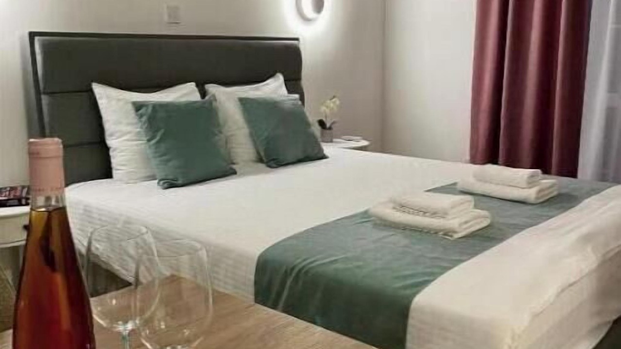 Photo of Bedroom in Maini