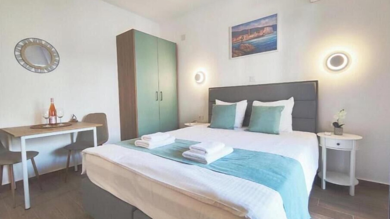 Photo of Bedroom in Maini
