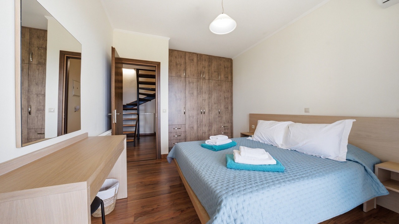 Photo of Bedroom in Petaleia