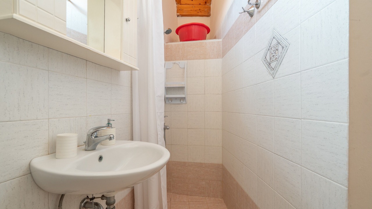 Photo of Bathroom in Parisata