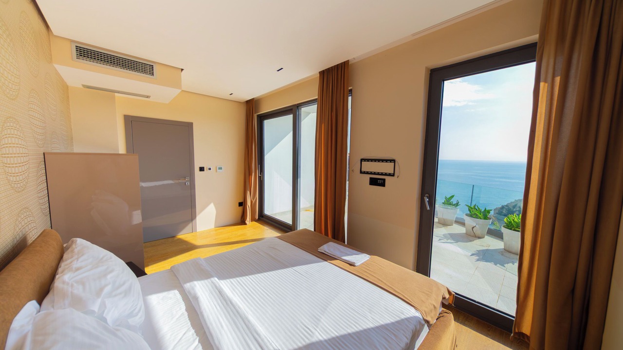 Photo of Bedroom in Maini