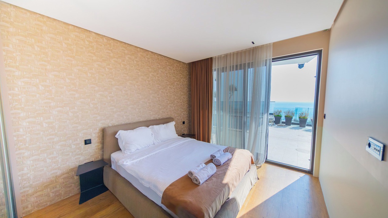 Photo of Bedroom in Maini