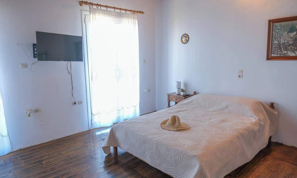 Photo of Bedroom in Ormos Koumeikon
