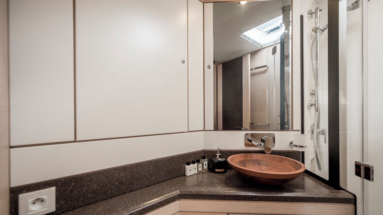 Photo of Bathroom in Alimos