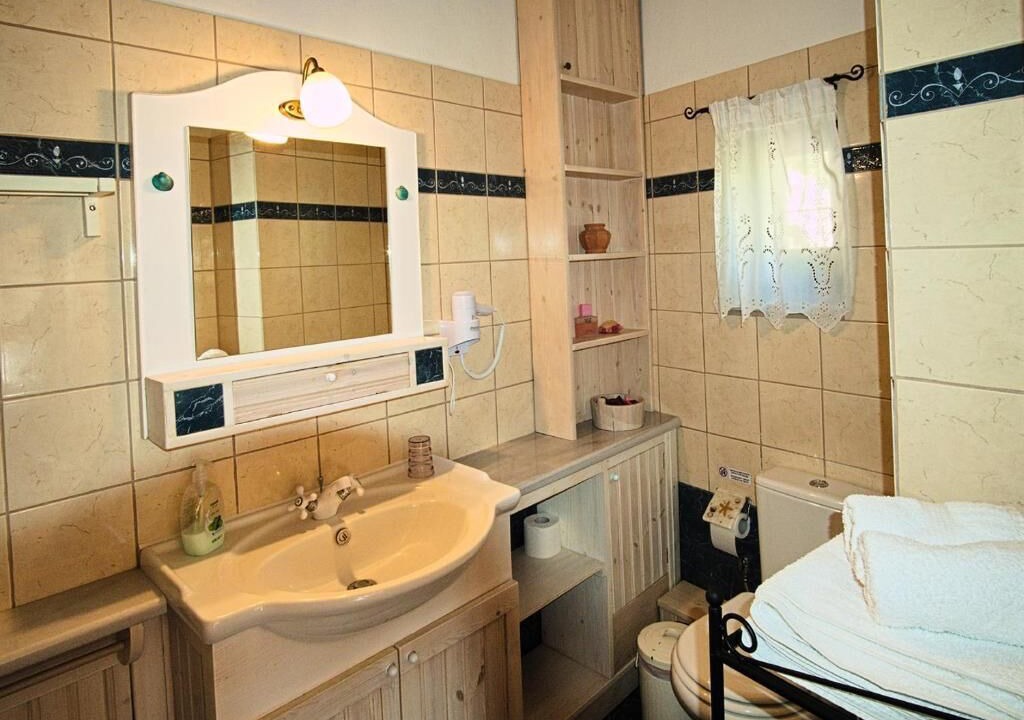 Photo of Bathroom in Asprangeloi