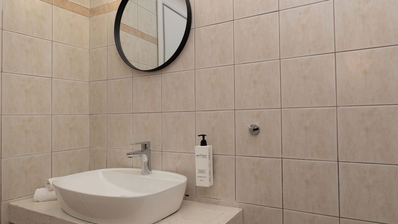 Photo of Bathroom in Polichrono