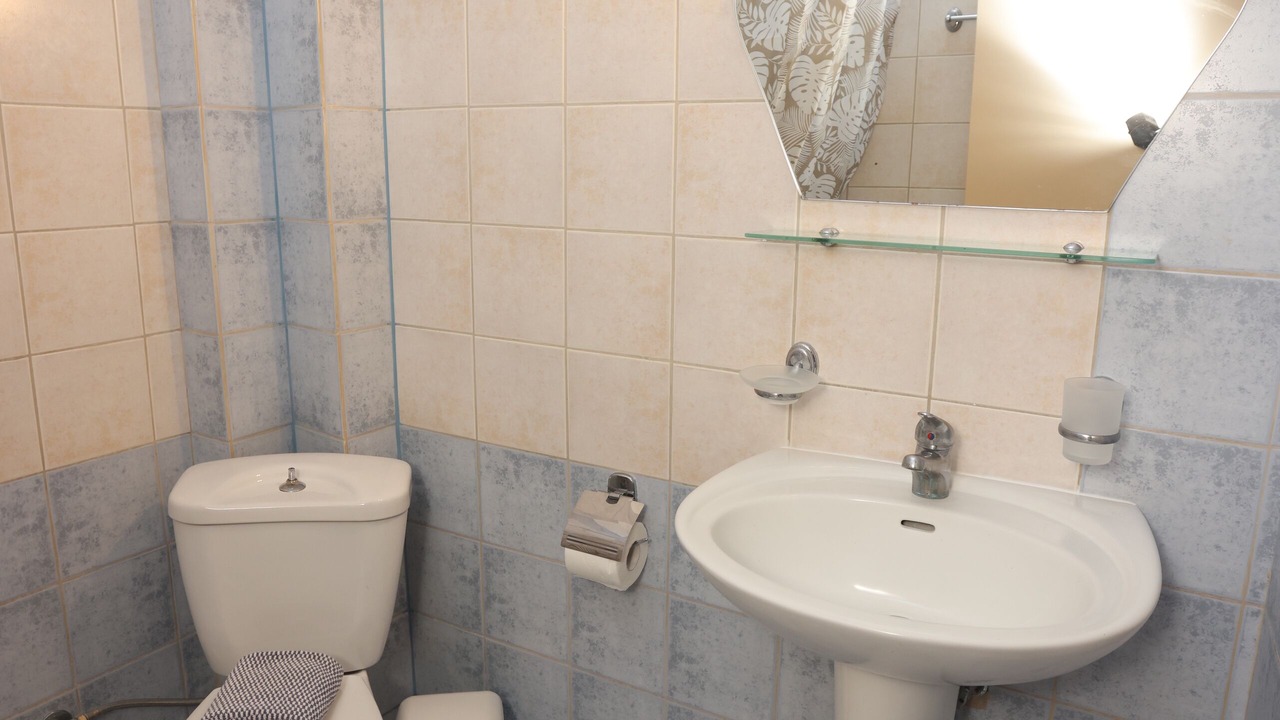 Photo of Bathroom in Polichrono