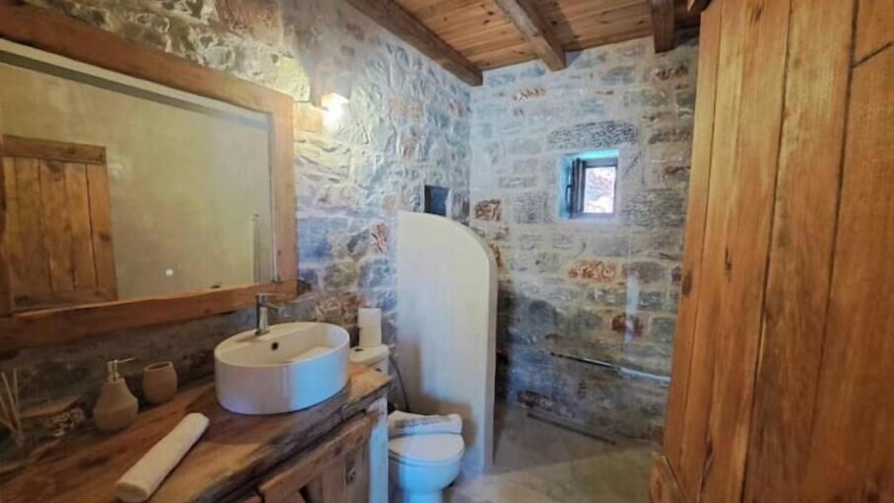 Photo of Bathroom in East Mani