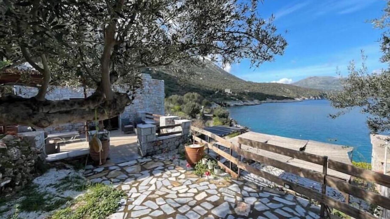 Photo of Patio Balcony in East Mani