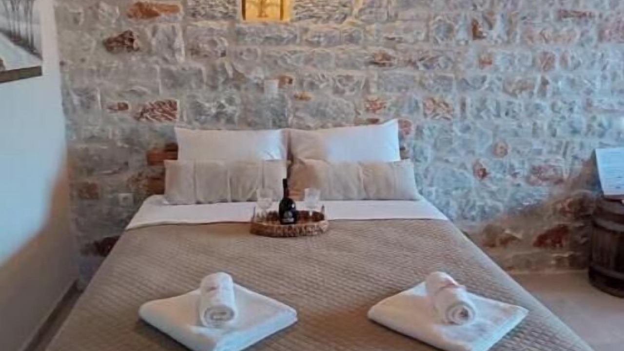Photo of Bedroom in East Mani