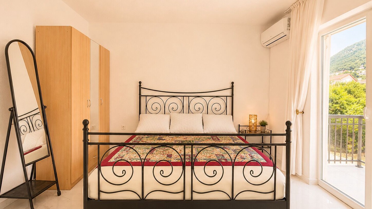 Photo of Bedroom in Podmaine