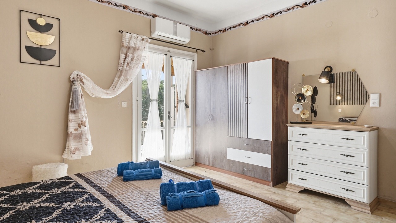 Photo of Bedroom in Messonghi