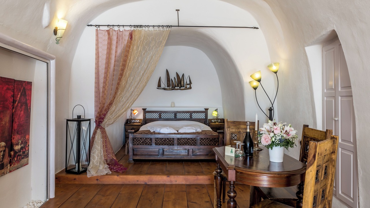 Photo of Bedroom in Oia