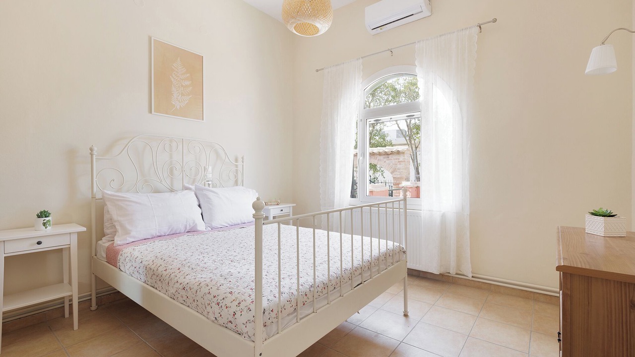 Photo of Bedroom in Ipsos