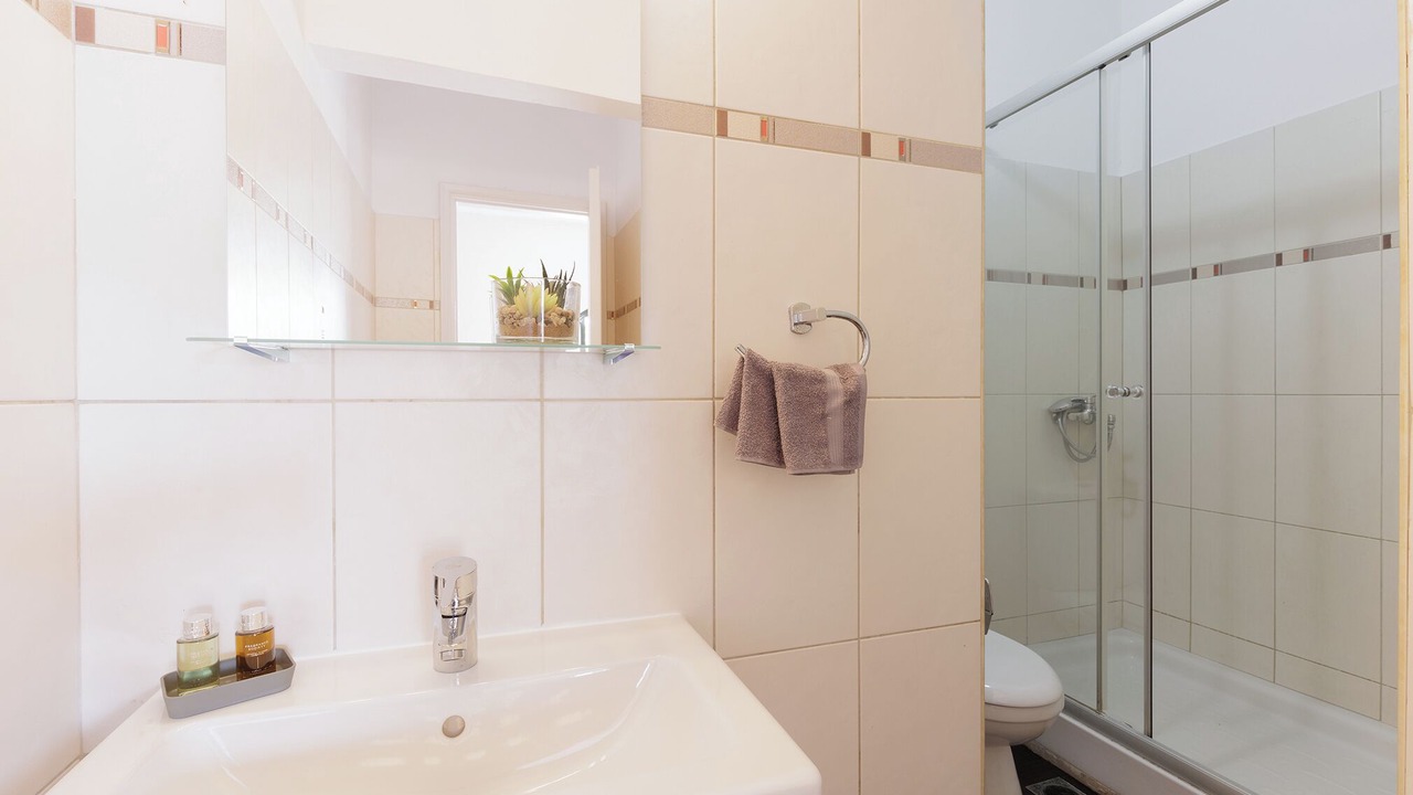 Photo of Bathroom in Ipsos