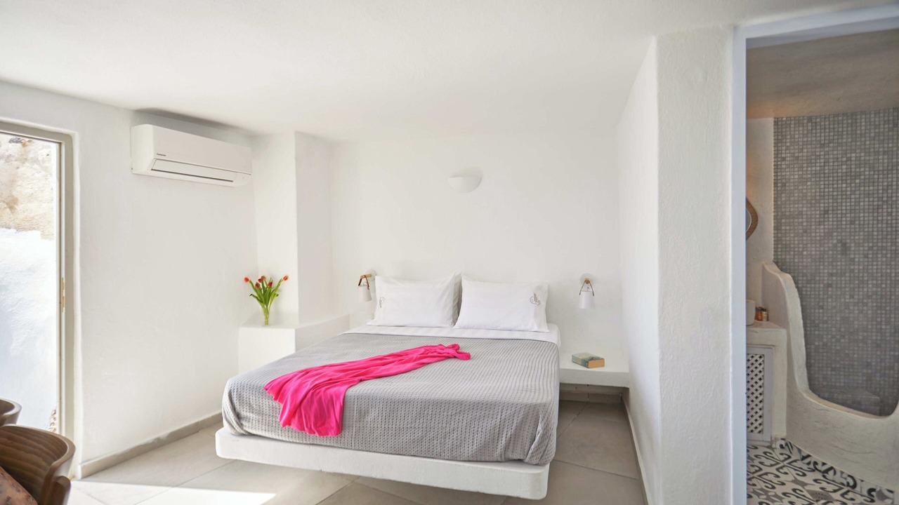 Photo of Bedroom in Oia