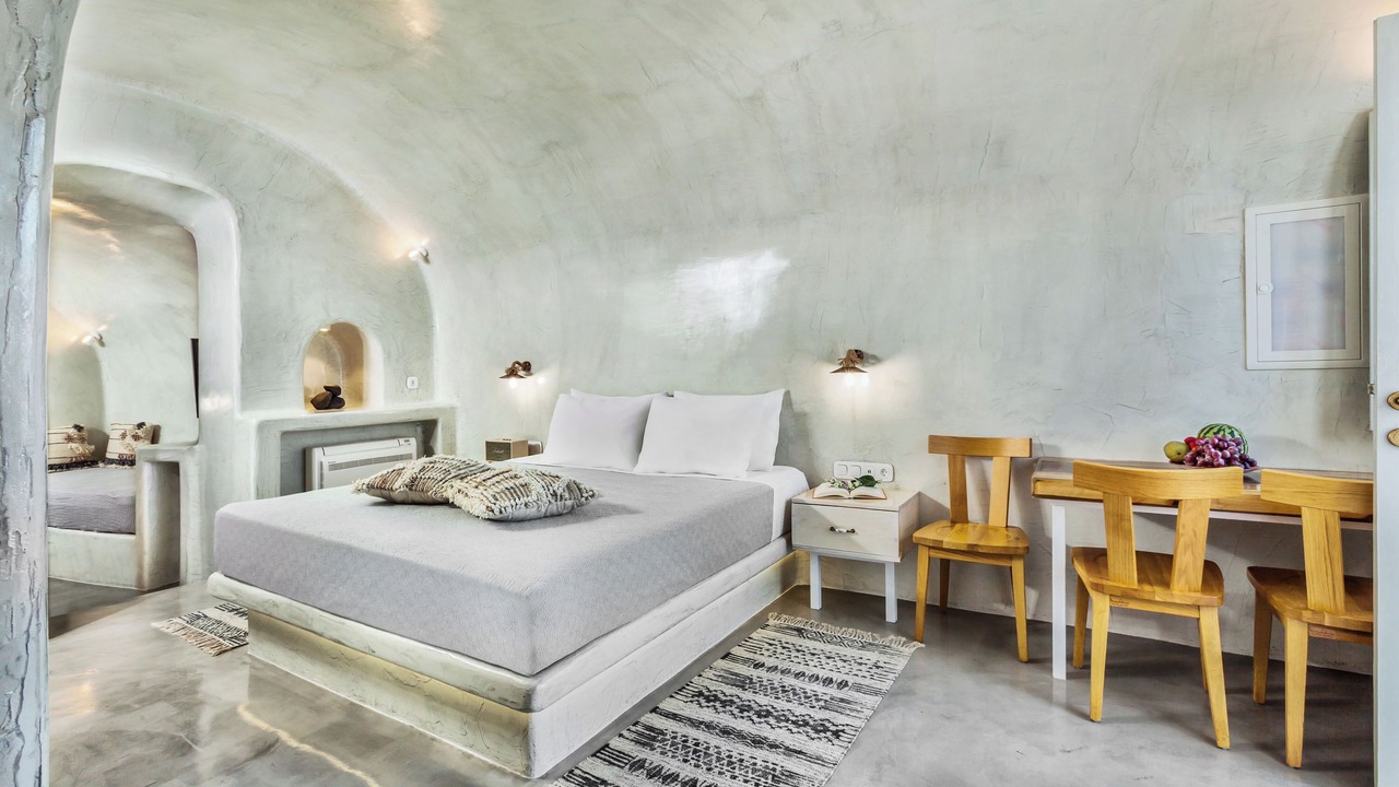 Photo of Bedroom in Oia