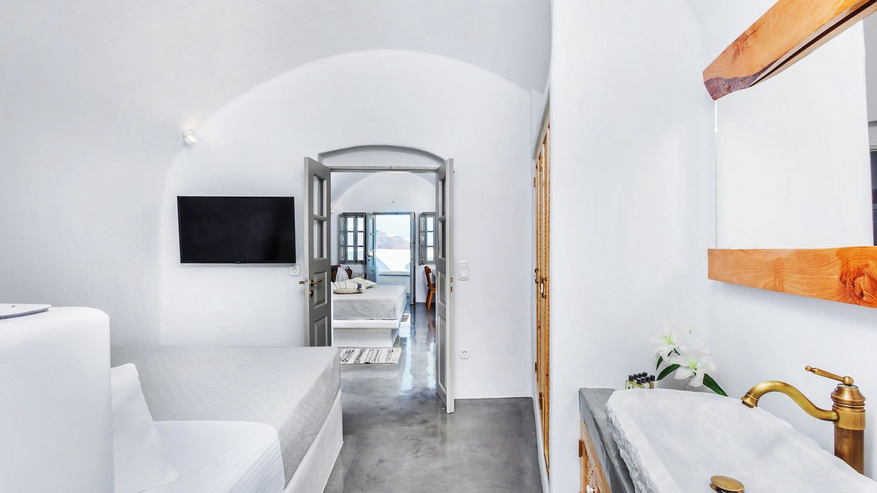 Photo of Bedroom in Oia