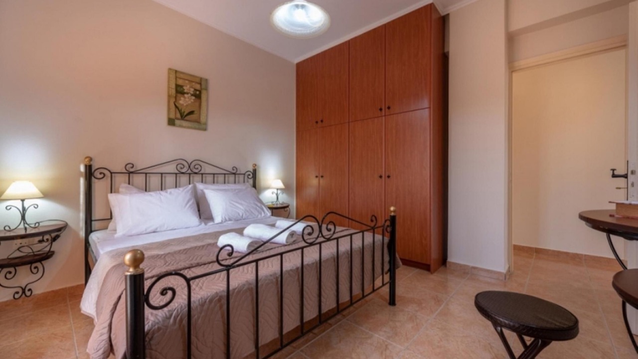 Photo of Bedroom in Neromilos