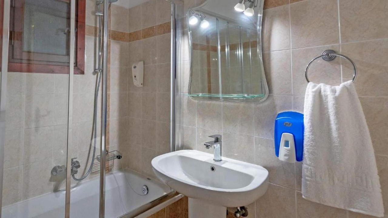 Photo of Bathroom in Neromilos