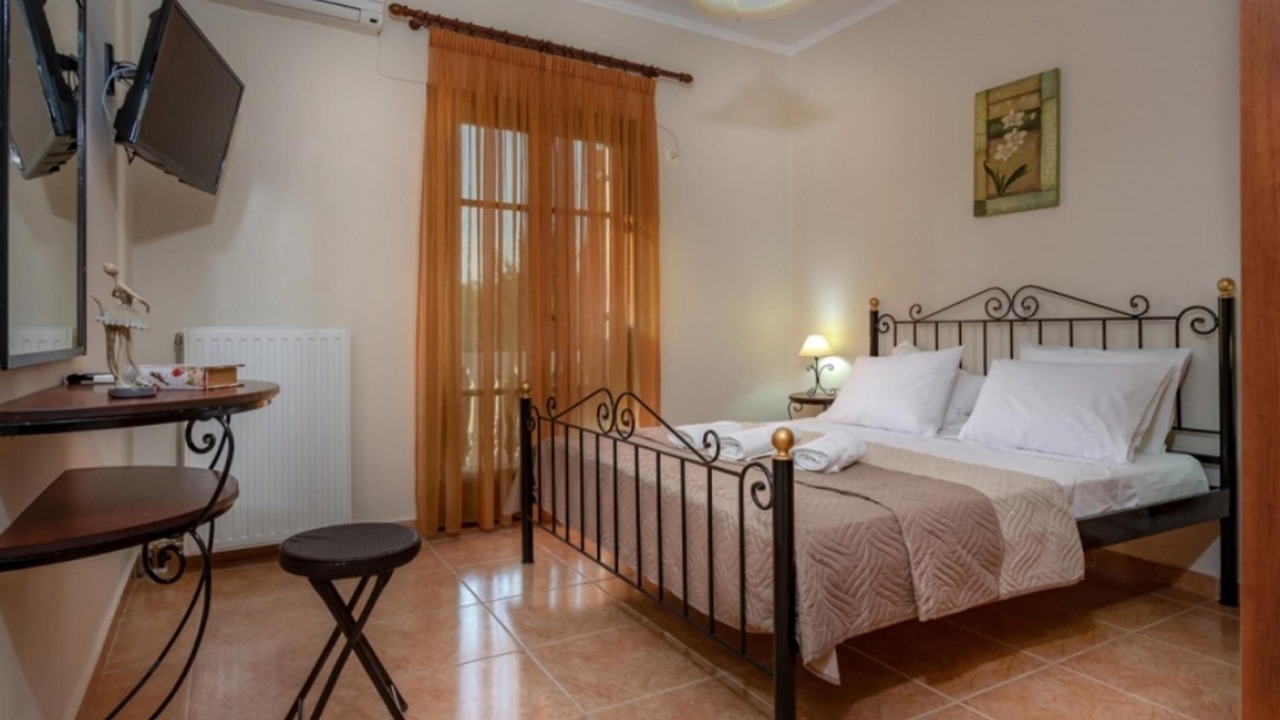 Photo of Bedroom in Neromilos