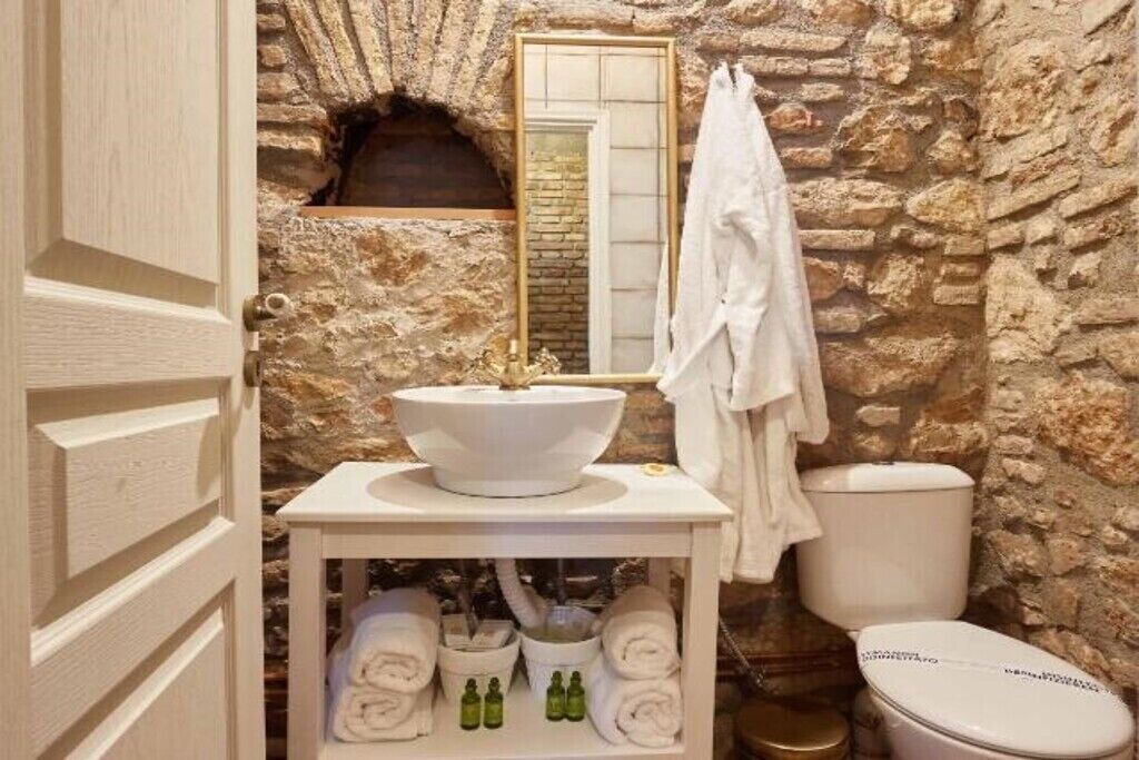 Photo of Bathroom in Monastiraki