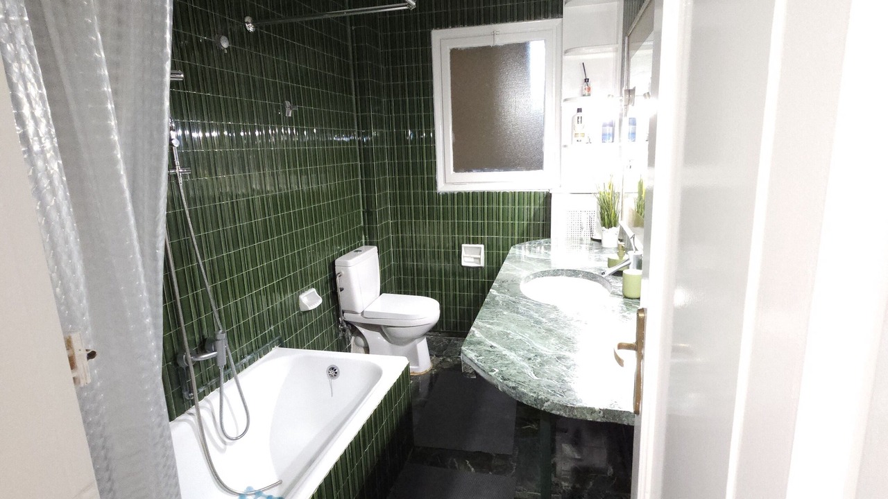 Photo of Bathroom in Alimos