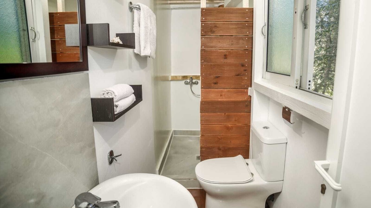 Photo of Bathroom in Neromilos