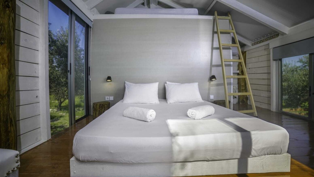 Photo of Bedroom in Neromilos
