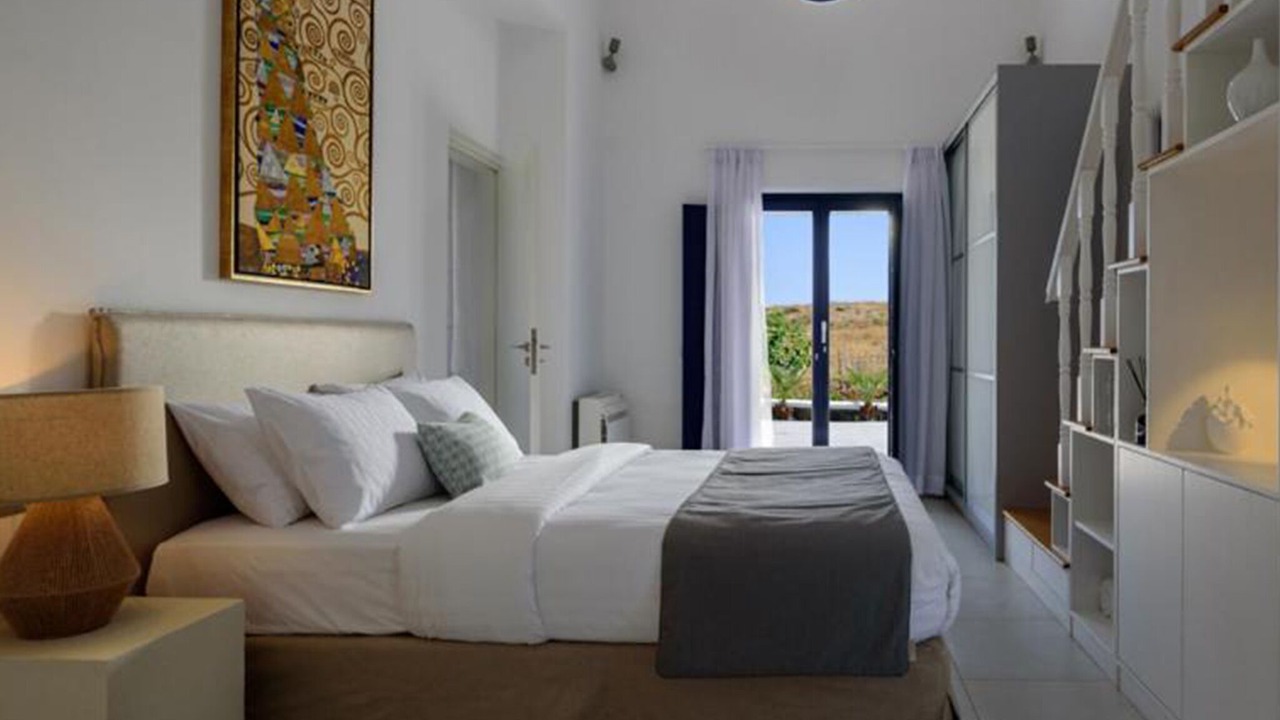 Photo of Bedroom in Exo Gialos