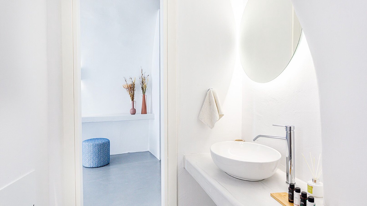 Photo of Bathroom in Fira